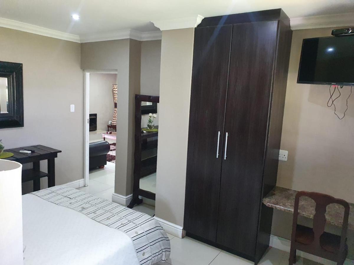 Mi Casa Guest House Uitenhage Экстерьер фото